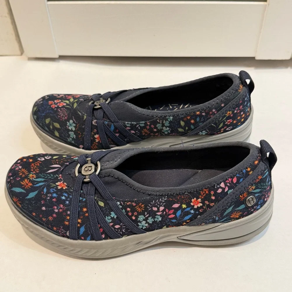 Bzees Women's Floral Slip On Comfort‎ Shoes Size 6M Navy Floral Walking Sneakers